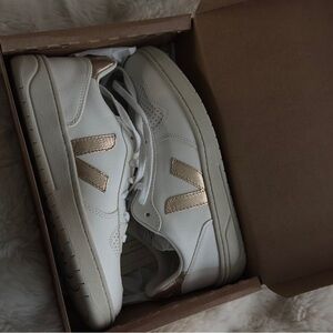 White and gold vejas size 9.5